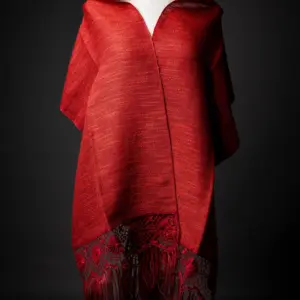 Chal rojo largo