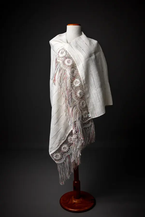 Chal con hijo rojo verde y azul flores