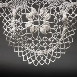 Mantel floral crudo con lino