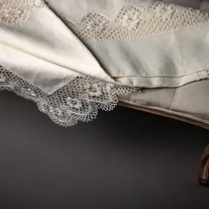 Mantel encaje y lino color crudo